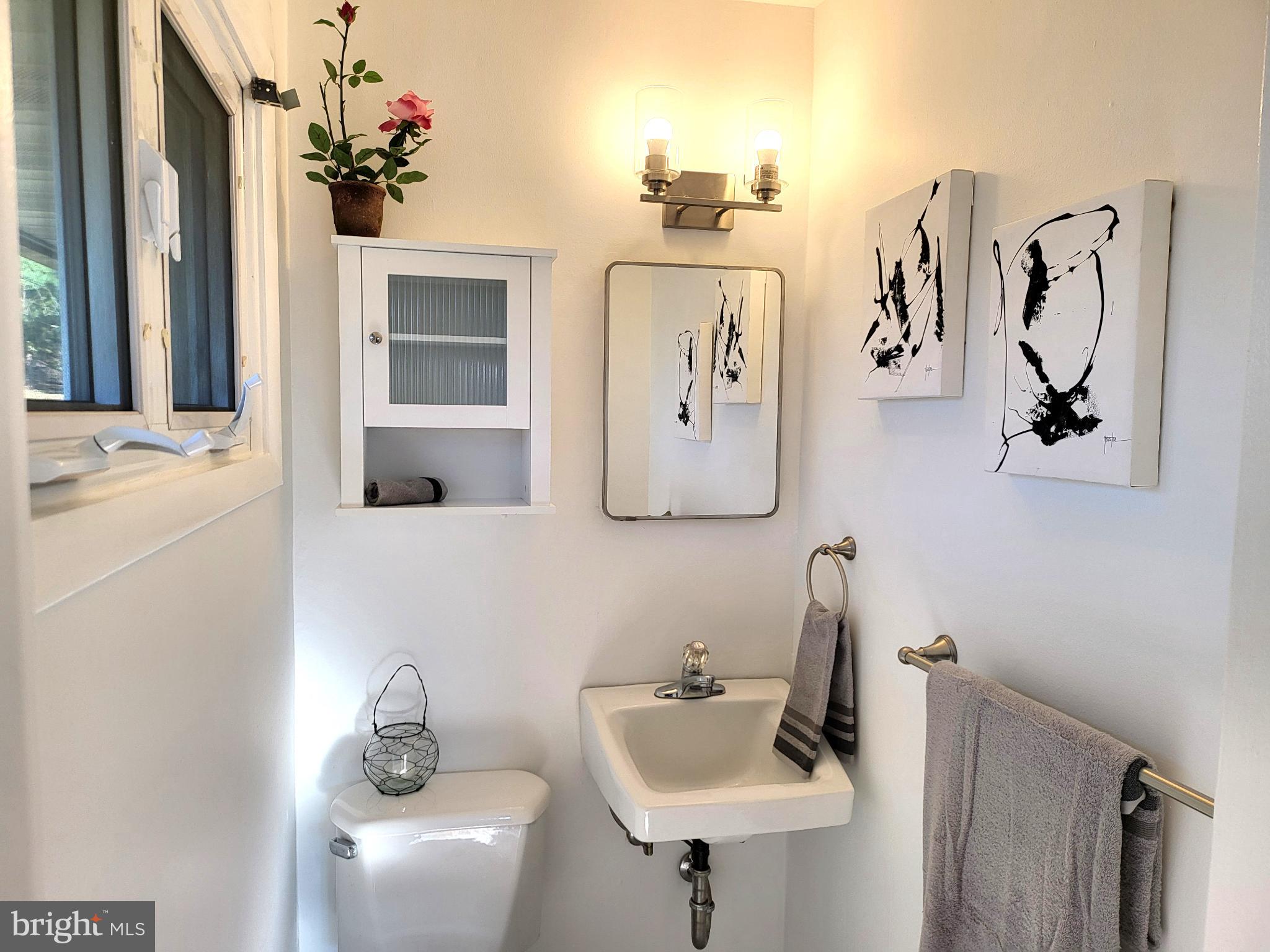 3408 Ridgeway Road Harrisburg, PA 17109 - Photo 21 of 40 Chic bathroom with modern art accents.
