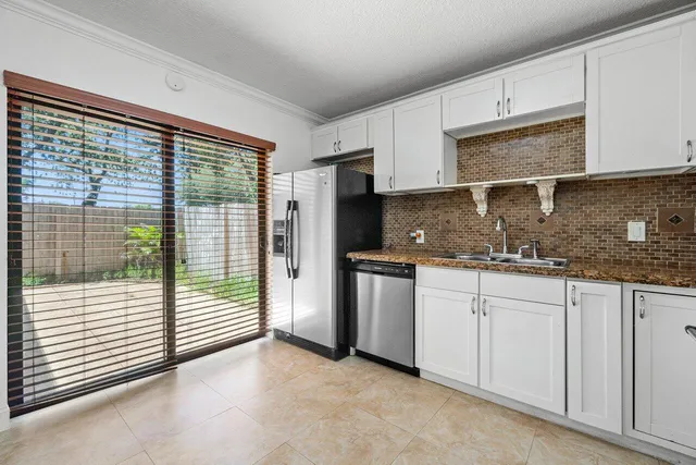 $2,300 | 2453 Waterside Drive, Lake Worth, FL 33461