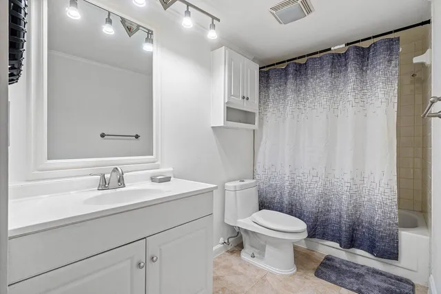 $2,300 | 2453 Waterside Drive, Lake Worth, FL 33461