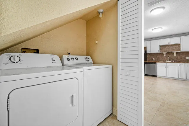 $2,300 | 2453 Waterside Drive, Lake Worth, FL 33461