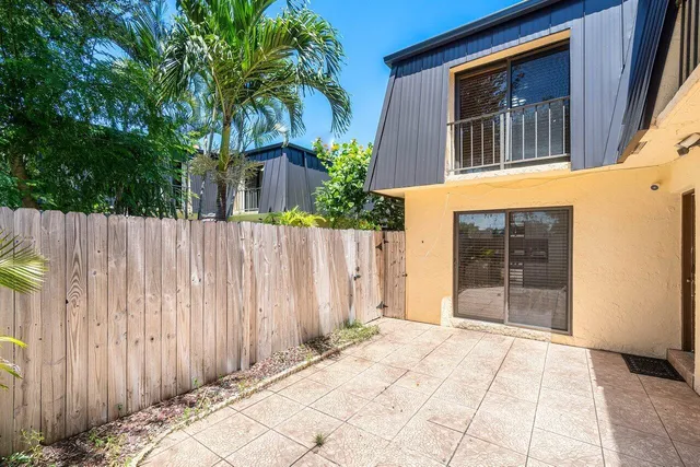 $2,300 | 2453 Waterside Drive, Lake Worth, FL 33461