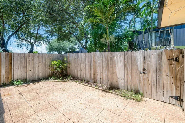 $2,300 | 2453 Waterside Drive, Lake Worth, FL 33461