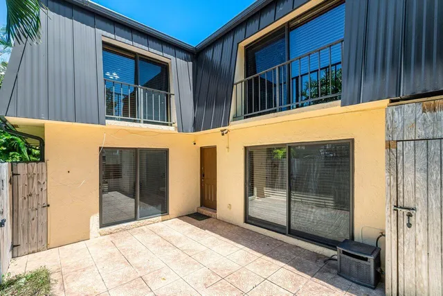 $2,300 | 2453 Waterside Drive, Lake Worth, FL 33461