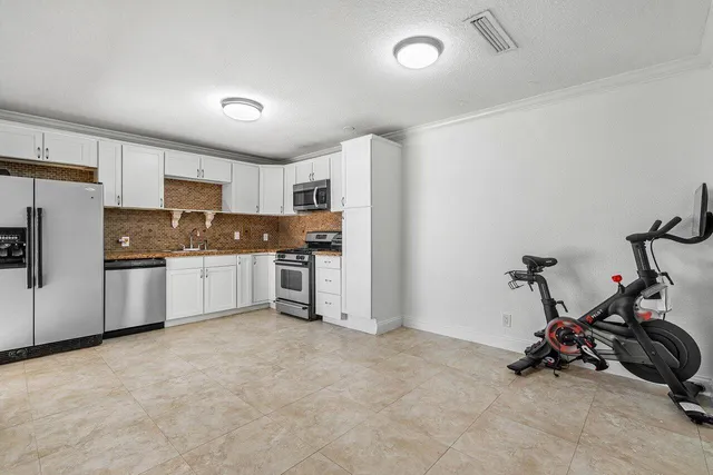 $2,300 | 2453 Waterside Drive, Lake Worth, FL 33461