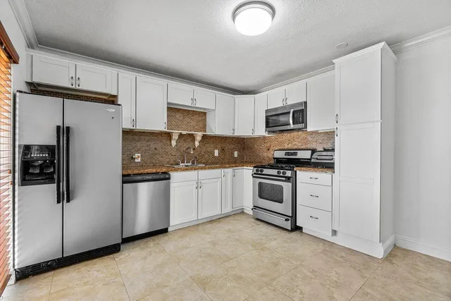 $2,300 | 2453 Waterside Drive, Lake Worth, FL 33461