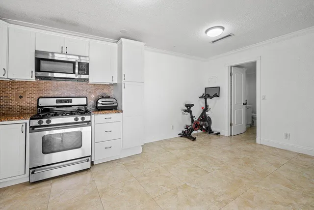 $2,300 | 2453 Waterside Drive, Lake Worth, FL 33461