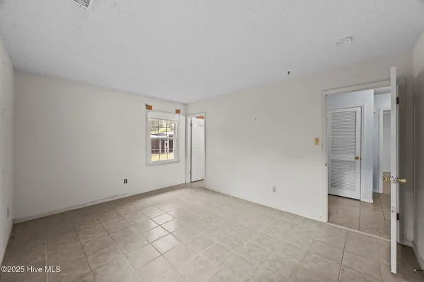 $275,000 | 913 Colony Drive, New Bern, NC 28562