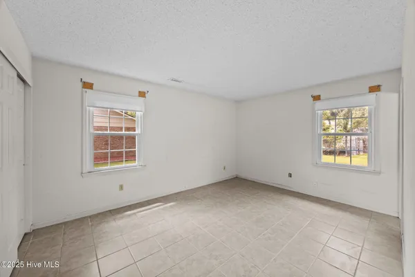 $275,000 | 913 Colony Drive, New Bern, NC 28562