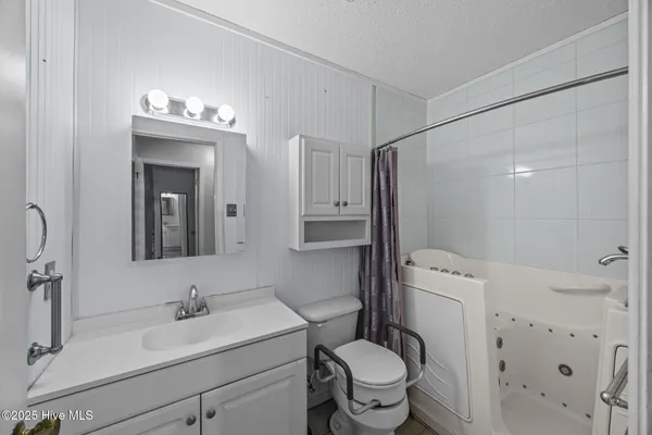 $275,000 | 913 Colony Drive, New Bern, NC 28562