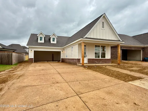$332,900 | 825 Quitman Court East, Nesbit, MS 38651