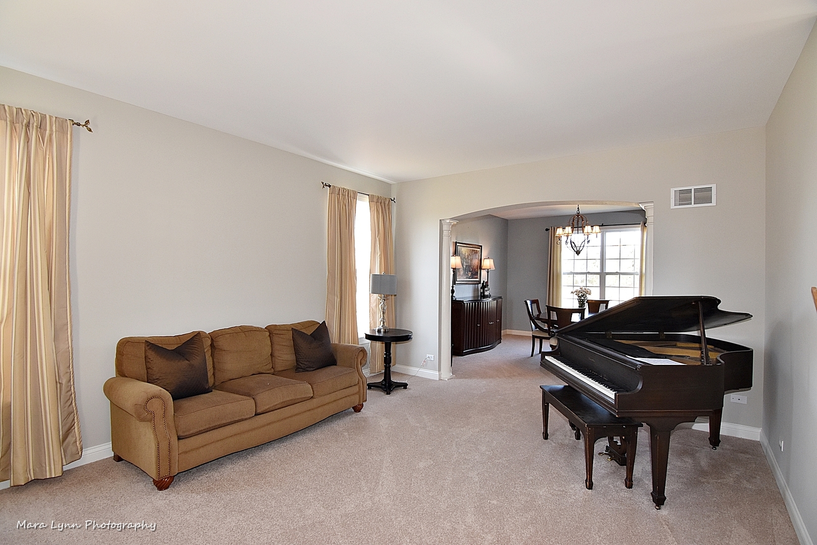 37W200 Red Gate Road St. Charles, IL 60175 - Photo 11 of 47 a living room with furniture and windows