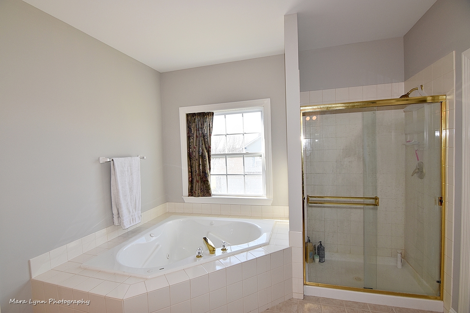 37W200 Red Gate Road St. Charles, IL 60175 - Photo 24 of 47 a bathroom with a tub shower and toilet