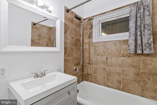 $1,395 | 1111 Queen Street Northeast, Unit 3, Washington, DC 20002