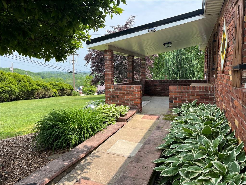 988 Croft Road Greensburg, PA 15601 - Photo 4 of 37 Gallery Image 4
