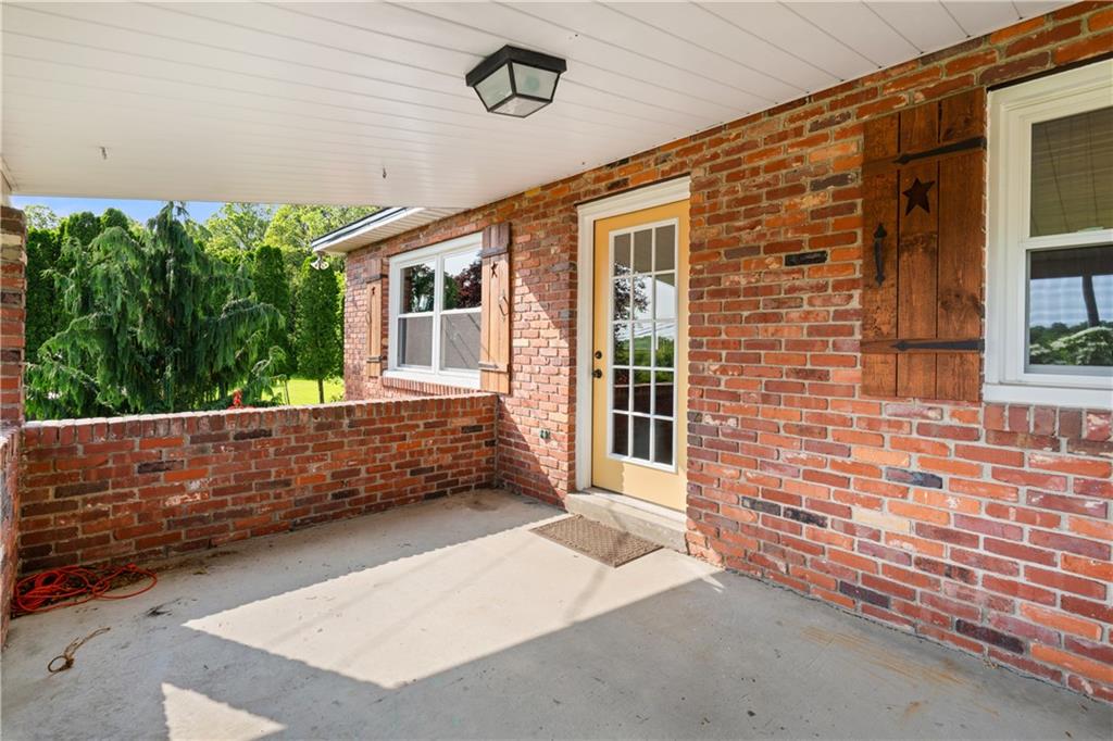 988 Croft Road Greensburg, PA 15601 - Photo 5 of 37 Gallery Image 5