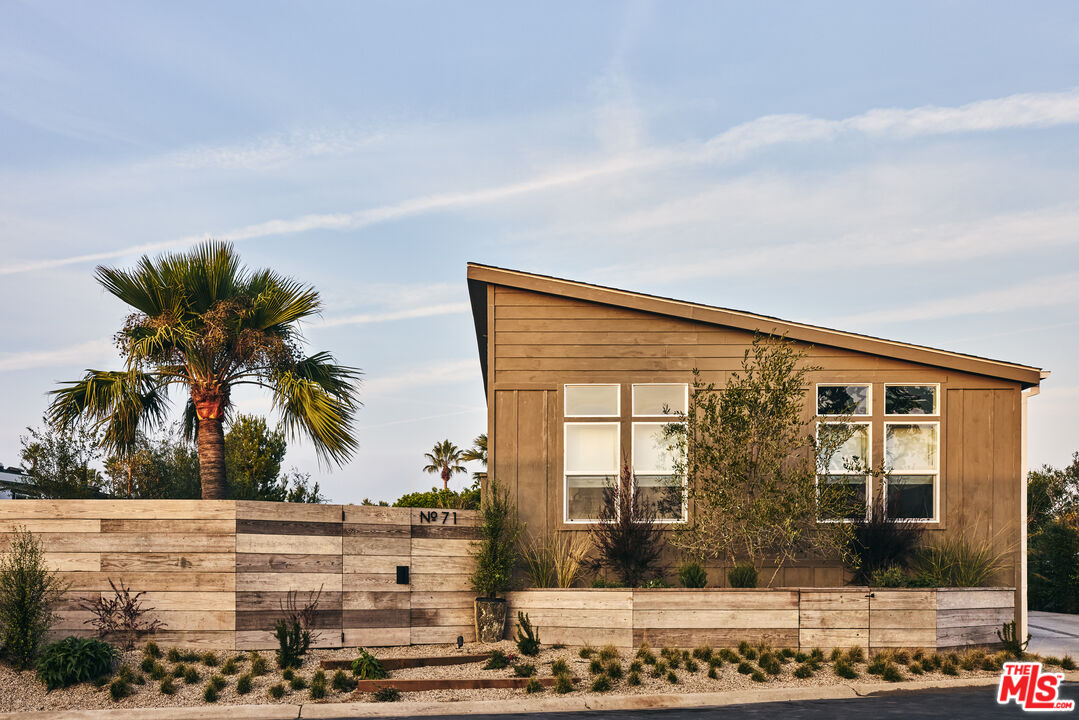 29500 Heathercliff Road, Unit 71 Malibu, CA 90265 - Photo 3 of 25