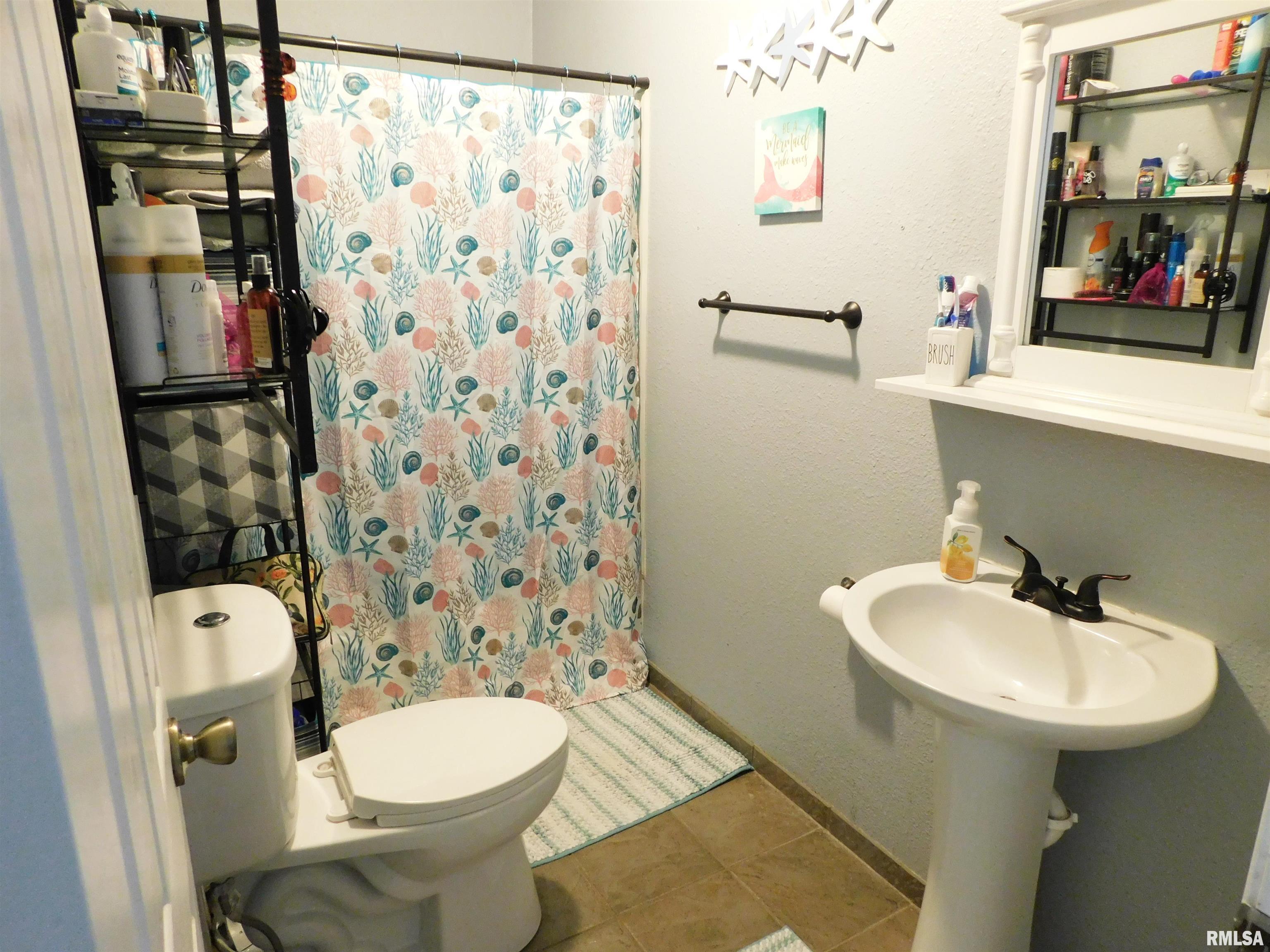 208 Reservoir Road Pekin, IL 61554 - Photo 18 of 27 Gallery Image 18