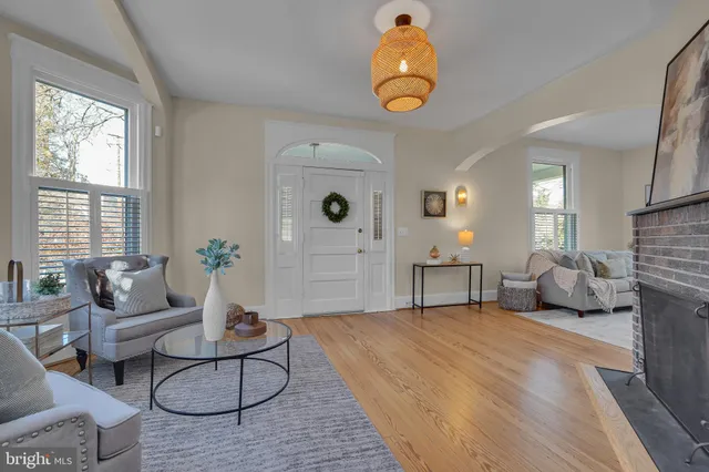 $1,200,000 | 10312 Kensington Parkway, Kensington, MD 20895