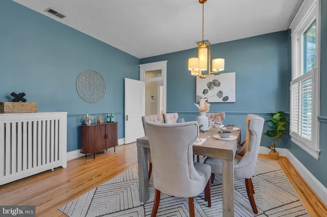 $1,200,000 | 10312 Kensington Parkway, Kensington, MD 20895