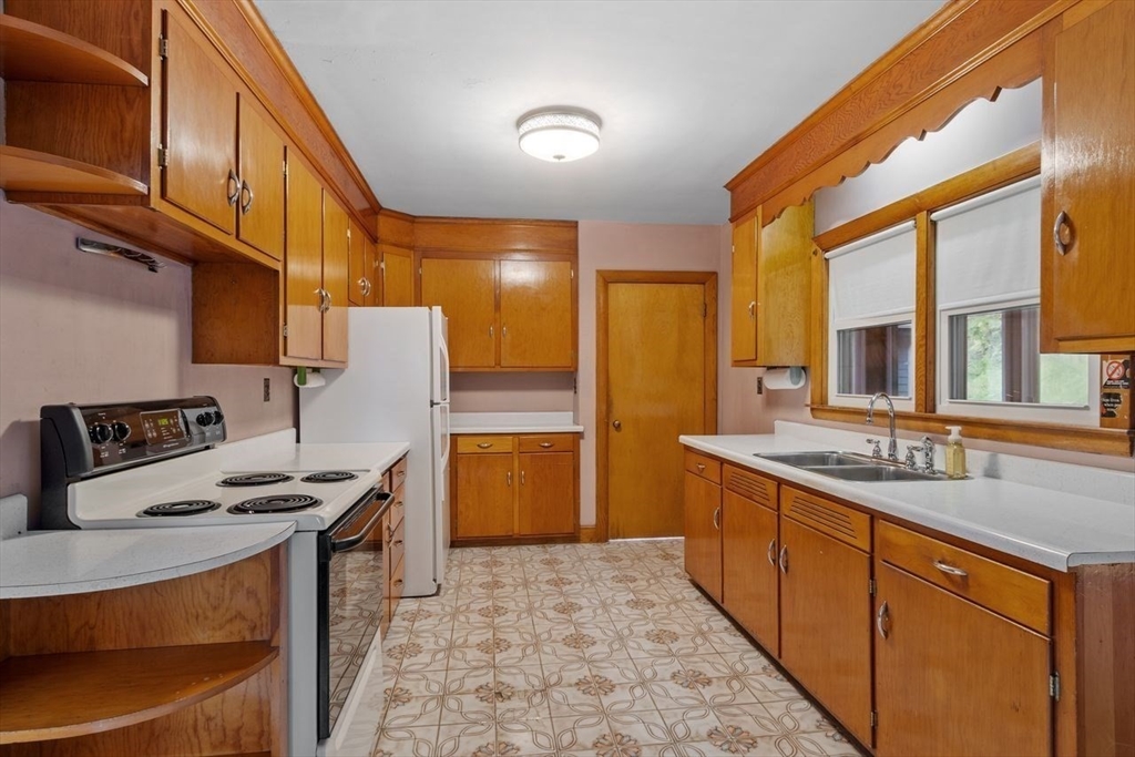 20 Greenwood Road Peabody, MA 01960 - Photo 6 of 42 Gallery Image 6