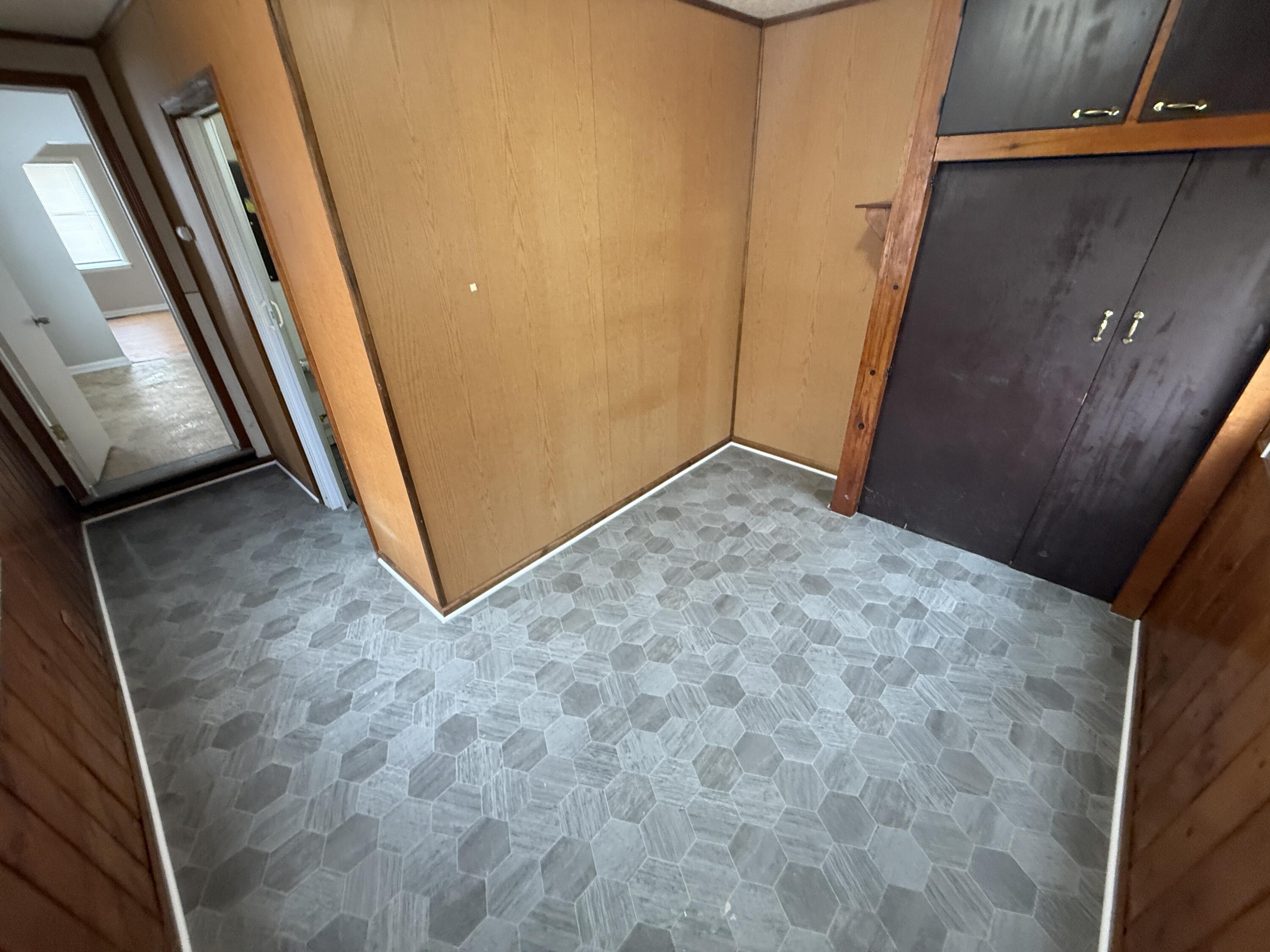 24360 Flower Avenue Eastpointe, MI 48021 - Photo 17 of 18 IMG_2076