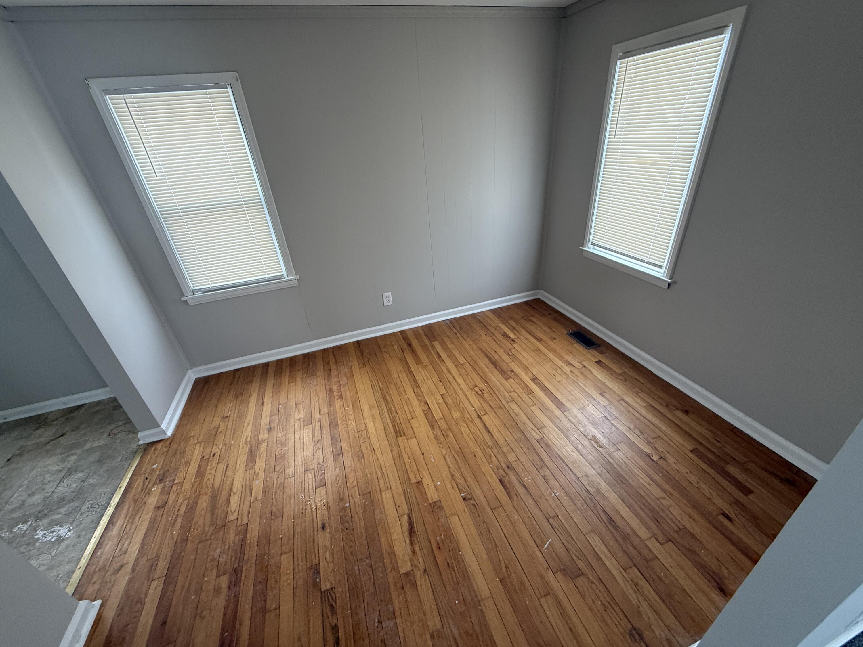 24360 Flower Avenue Eastpointe, MI 48021 - Photo 10 of 18 IMG_2068