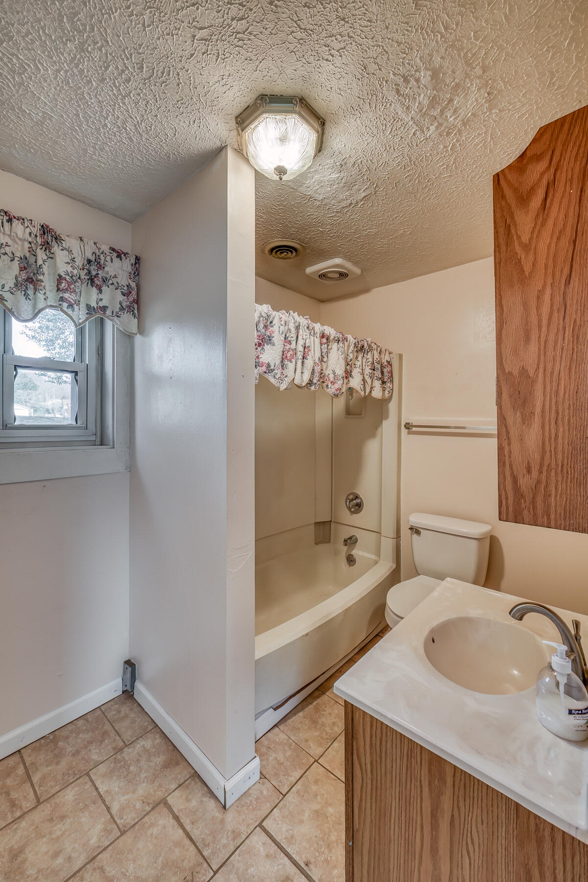 130 Crossway Road Bristol, VA 24201 - Photo 14 of 50 130 Crossway Rd 14