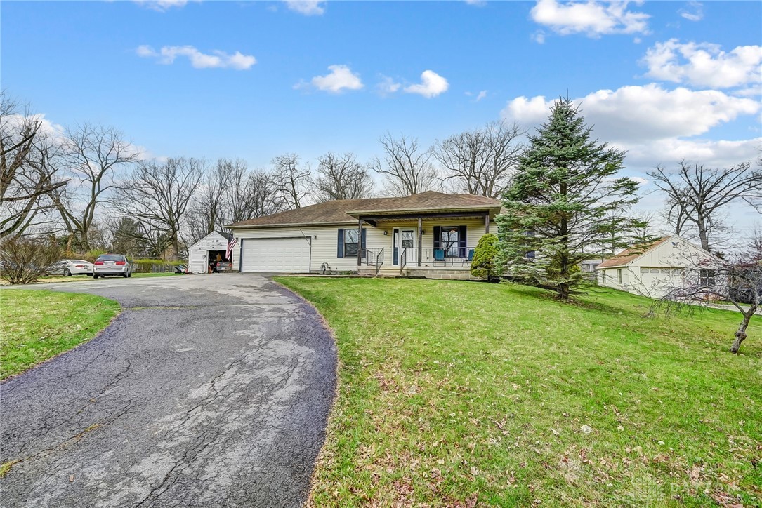 1493 South Burnett Road Springfield, OH 45505 - Photo 4 of 37