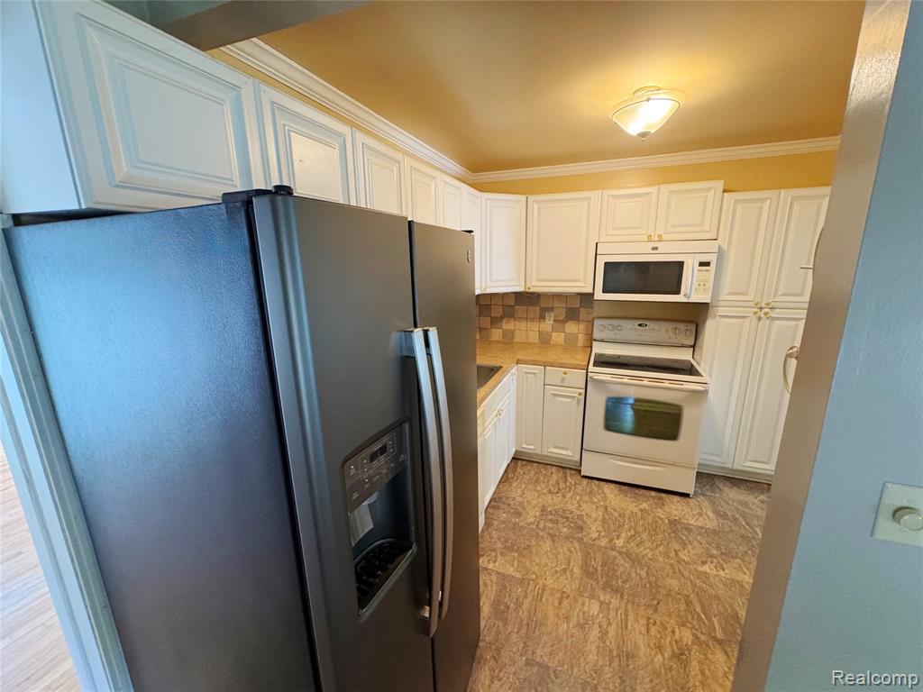 627 Wesbrook Street Pontiac, MI 48340 - Photo 9 of 22