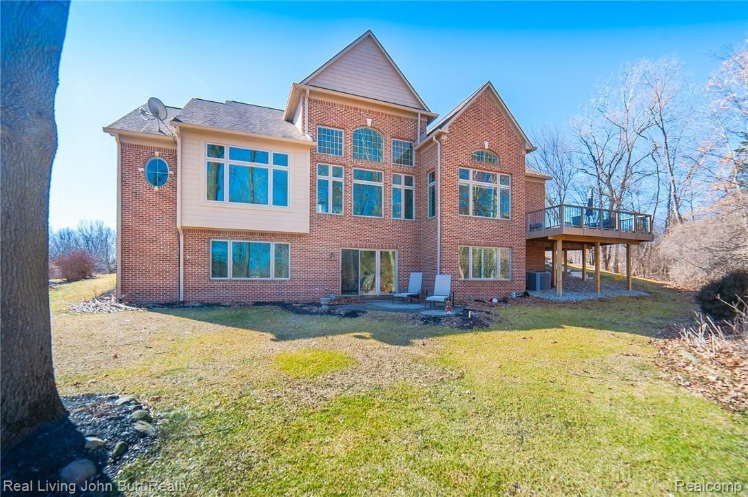 7905 Ranch Estates Road Clarkston, MI 48348 - Photo 50 of 51 Brick exterior front and back