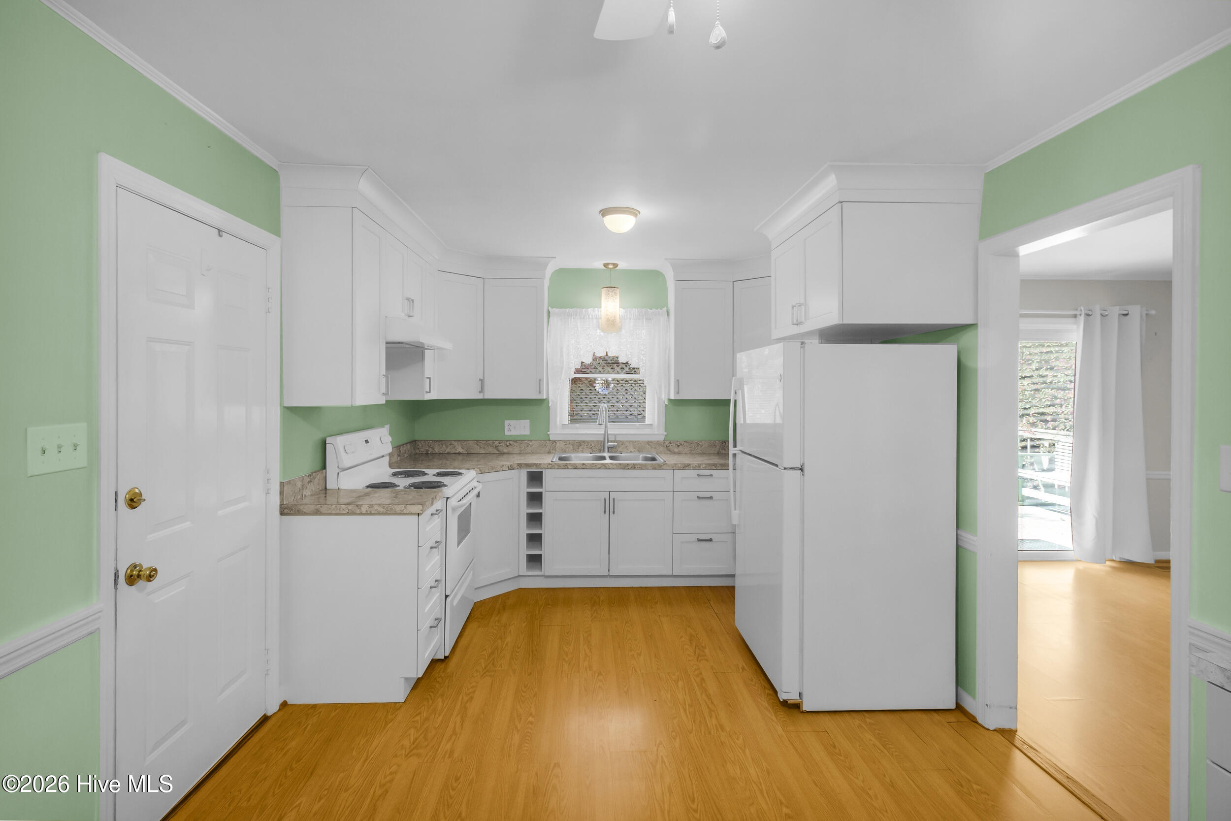 609 Edgehill Road Trent Woods, NC 28562 - Photo 13 of 49 Kitchen