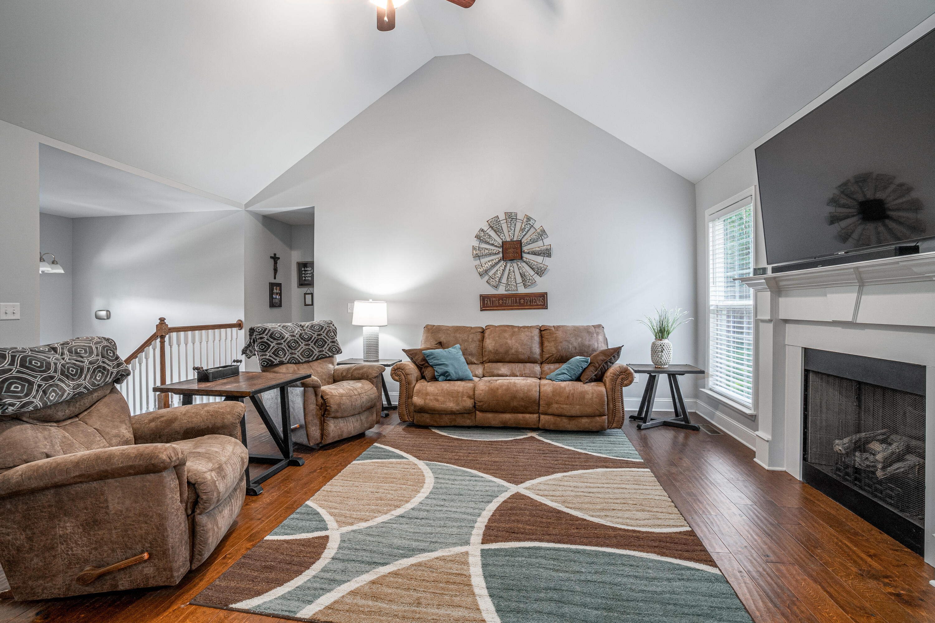917 Sequoyah Road Soddy Daisy, TN 37379 - Photo 8 of 36 Living Room