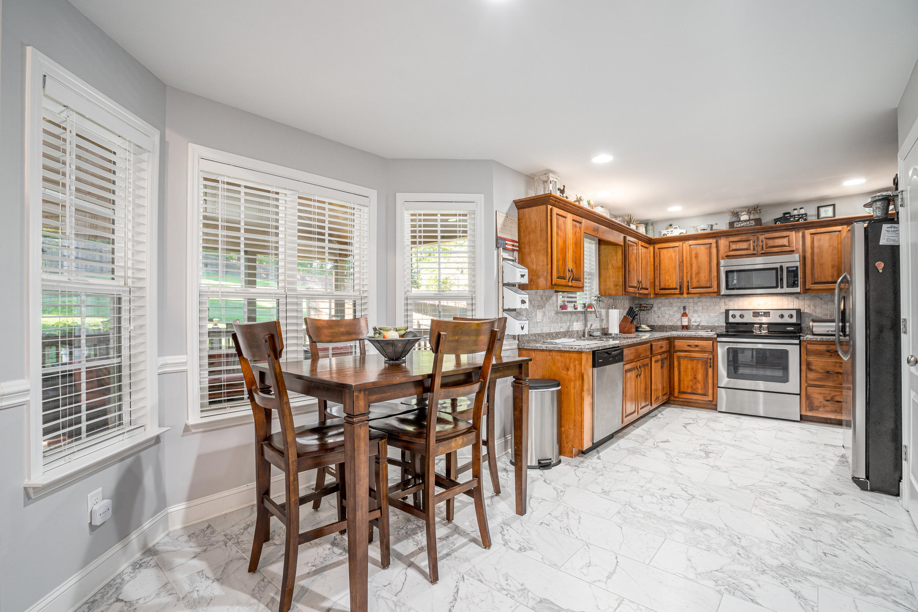 917 Sequoyah Road Soddy Daisy, TN 37379 - Photo 10 of 36 Eat In kitchen