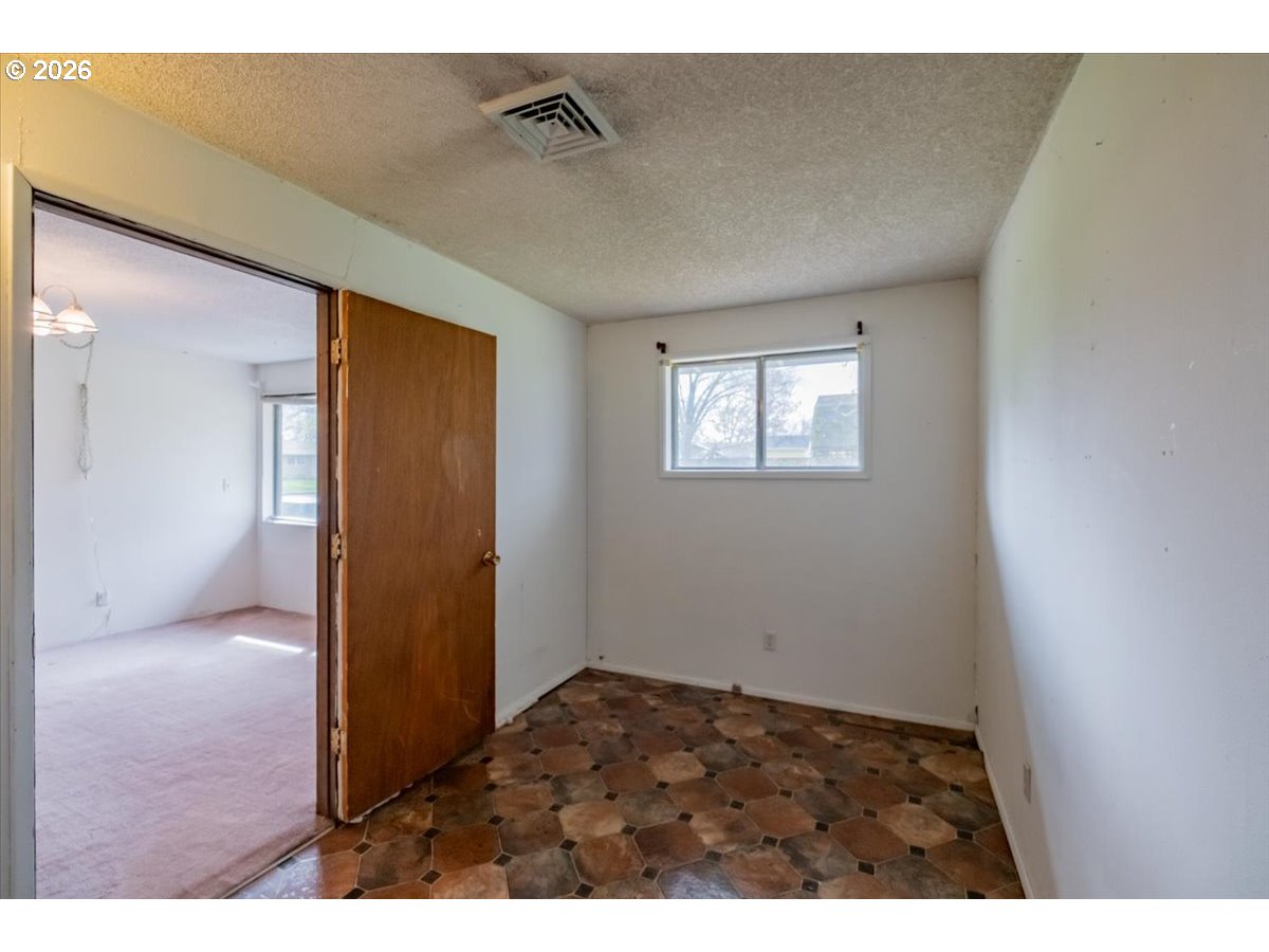 341 Northeast Cambridge Circle Corvallis, OR 97330 - Photo 20 of 46 a view of an empty room and window