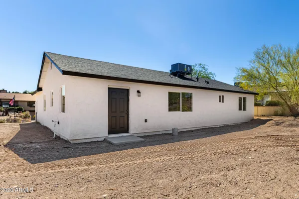 a view of a house with a backyard