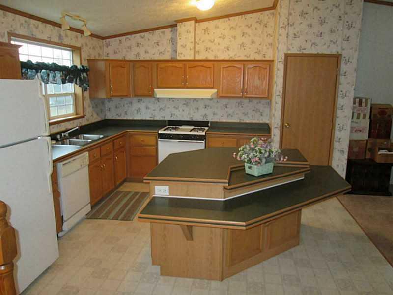 429 Bonniebrook Road Butler, PA 16002 - Photo 4 of 20 Kitchen.