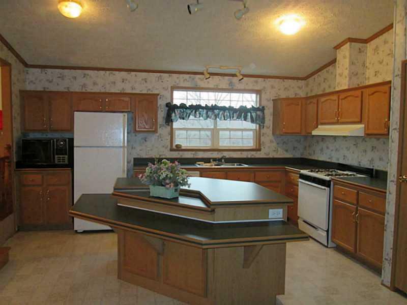 429 Bonniebrook Road Butler, PA 16002 - Photo 5 of 20 Kitchen.
