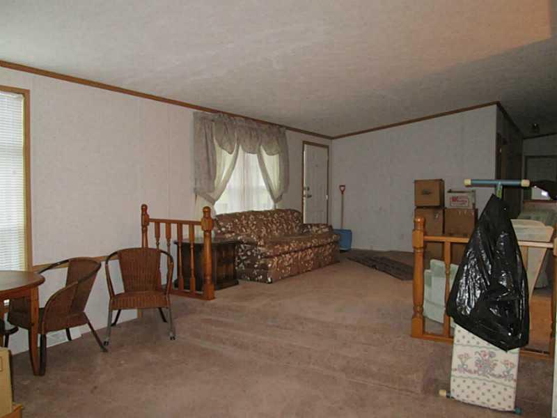 429 Bonniebrook Road Butler, PA 16002 - Photo 7 of 20 Living Room.
