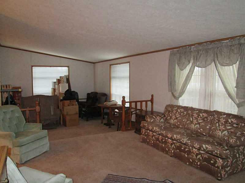 429 Bonniebrook Road Butler, PA 16002 - Photo 8 of 20 Living Room.