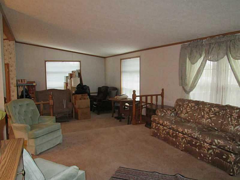 429 Bonniebrook Road Butler, PA 16002 - Photo 9 of 20 Living Room.