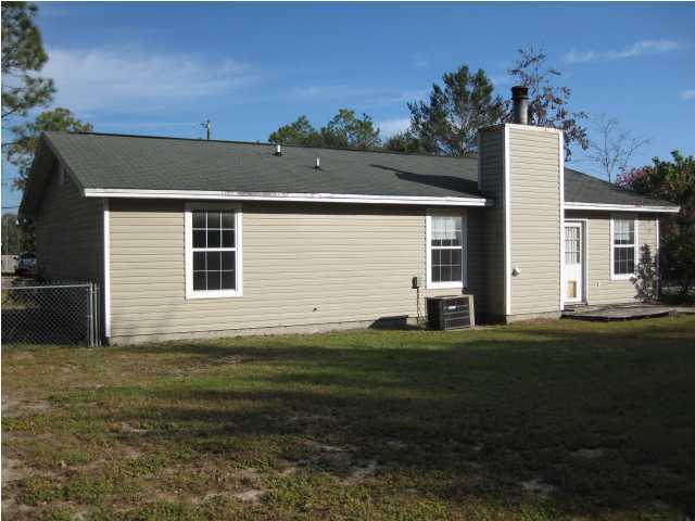 6216 Winstead Road Crestview, FL 32539 - Photo 2 of 10 a backyard of a house