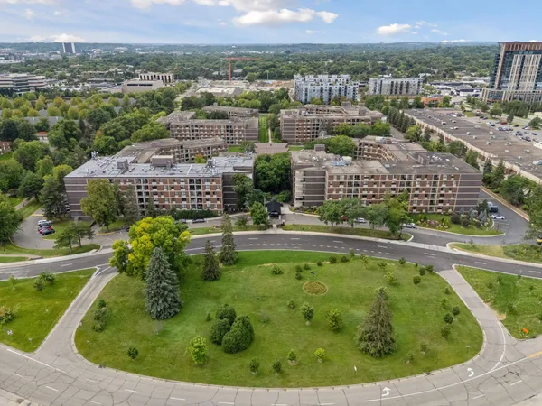 $275,000 | 7200 York Avenue South, Unit 126, Edina, MN 55435