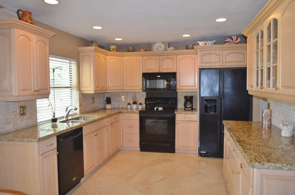 22235 Waterside Drive Boca Raton, FL 33428 - Photo 11 of 39 Kitchen