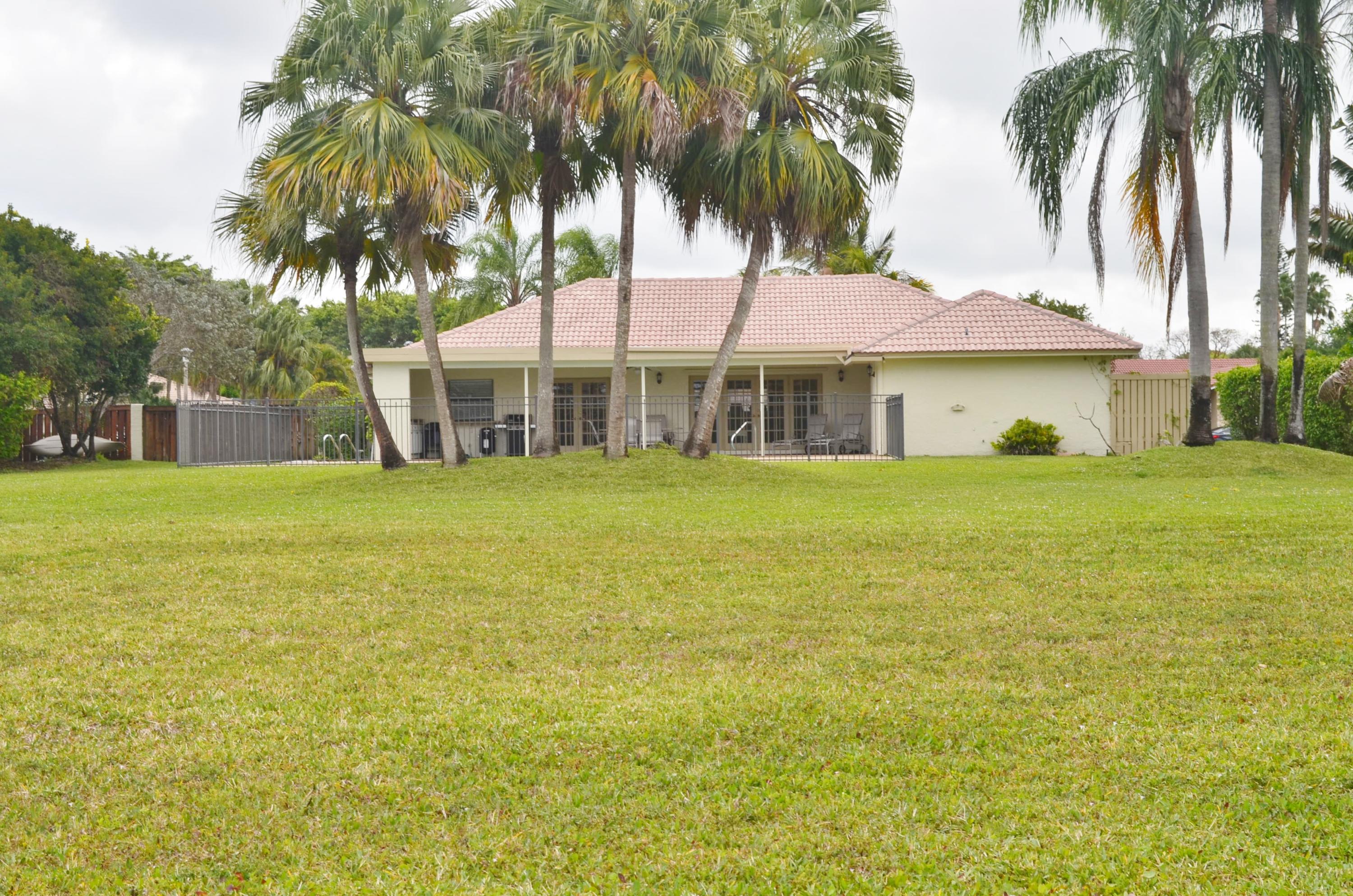 22235 Waterside Drive Boca Raton, FL 33428 - Photo 36 of 39 Large Back Yard