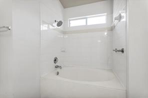 2721 Breezy Point Cove Round Rock, TX 78665 - Photo 27 of 35 a bathroom with a bathtub