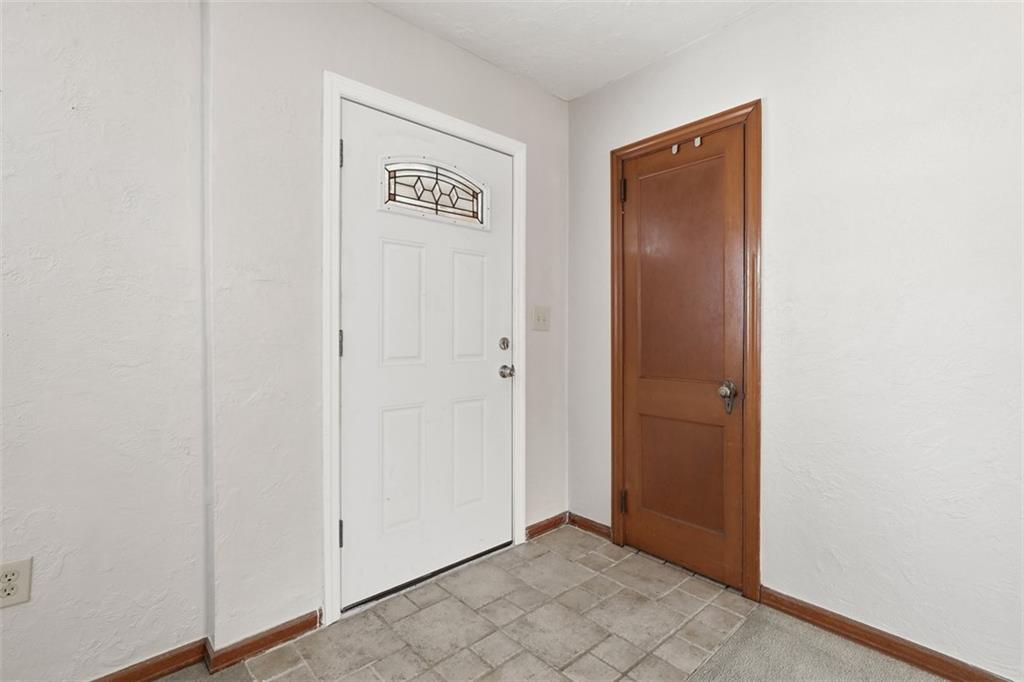 27 Ehle Avenue Coraopolis, PA 15108 - Photo 5 of 44 a view of an entryway door