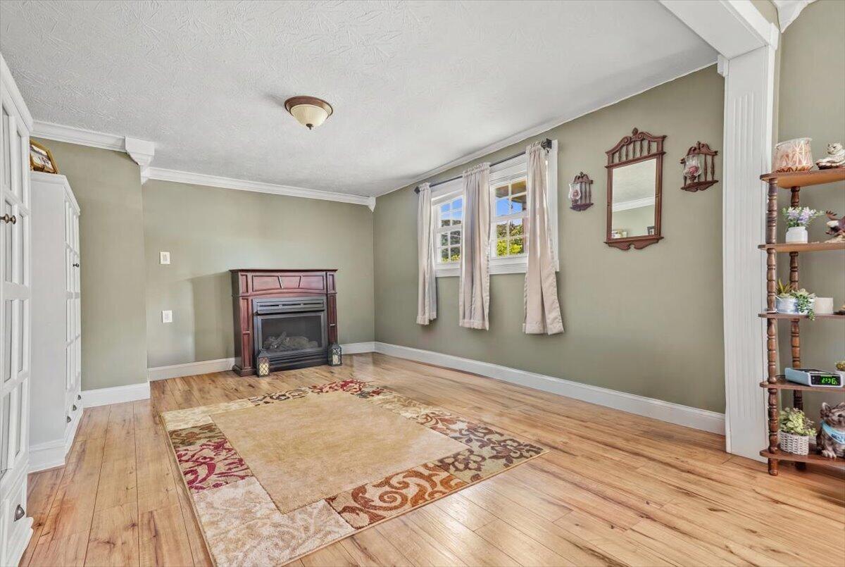60 R J Wagers Road Manchester, KY 40962 - Photo 7 of 50 07-Living Room