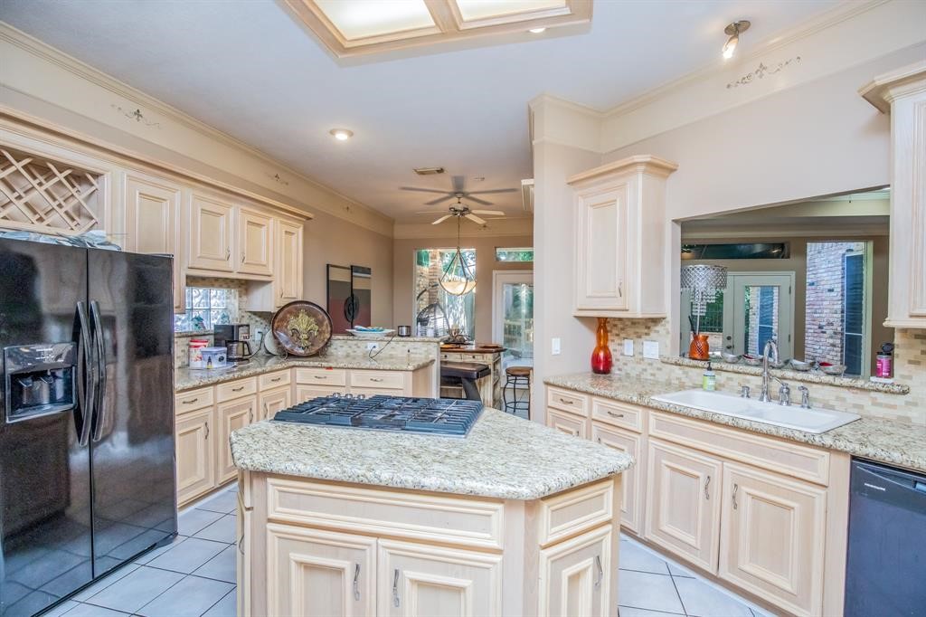 6242 Agassi Ace Court Spring, TX 77379 - Photo 15 of 33 Kitchen