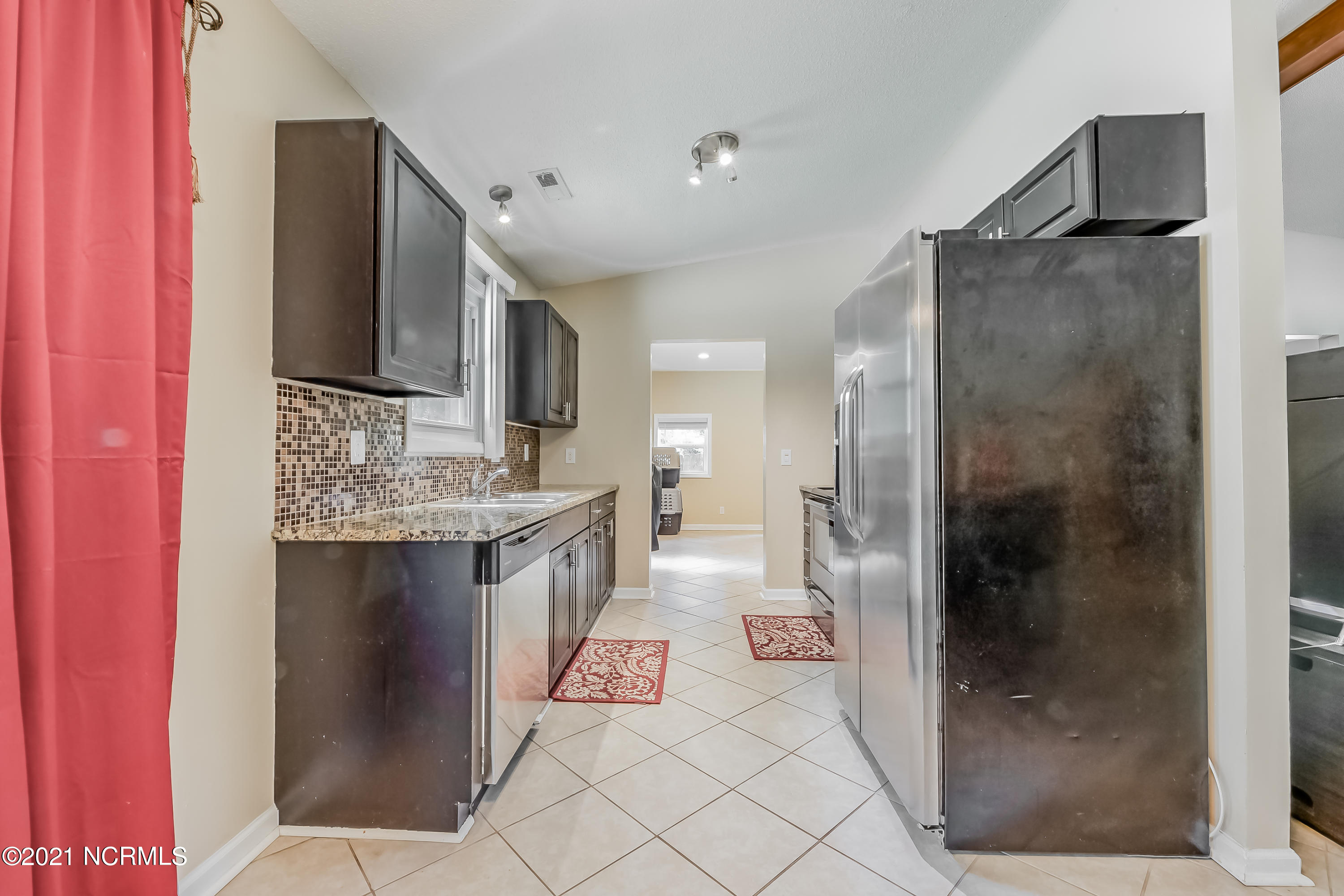 614 Shadowridge Road Jacksonville, NC 28546 - Photo 13 of 39 13KITCHEN