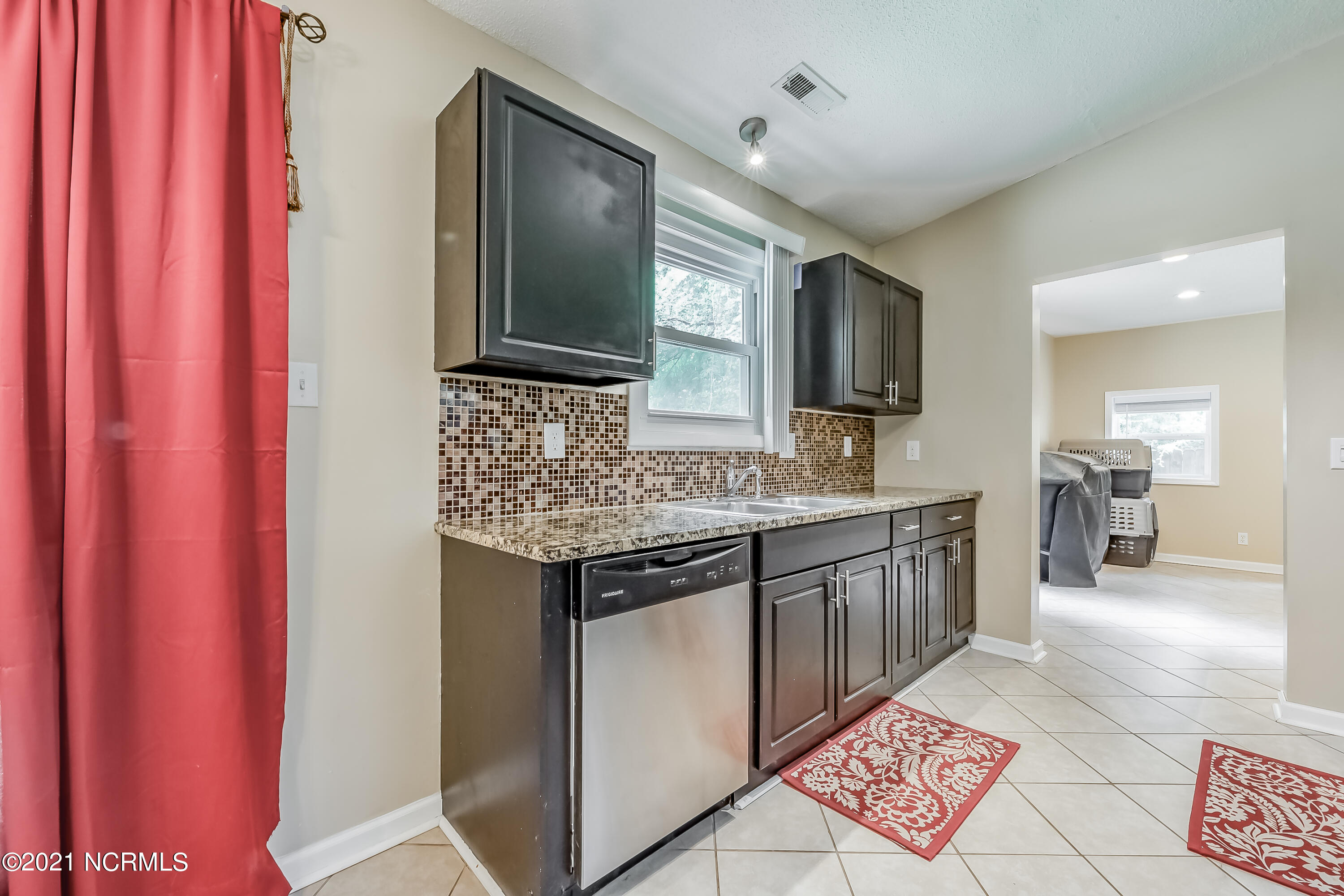 614 Shadowridge Road Jacksonville, NC 28546 - Photo 14 of 39 14KITCHEN